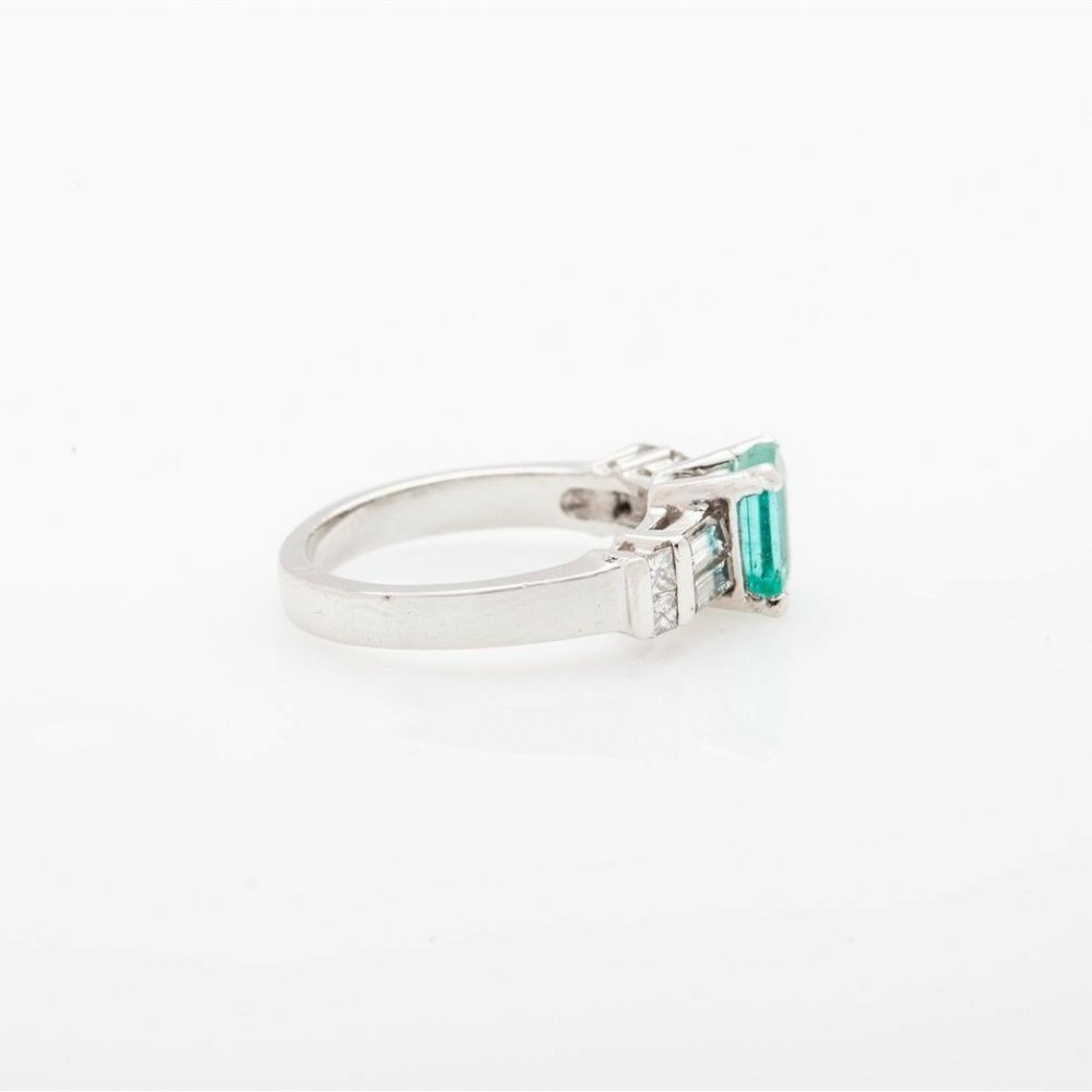 2.5CT EMERALD DIAMOND WEDDING RING!! SALE! - Picture 3 of 3